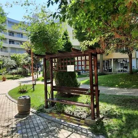 Beutiful Ground Floor Apartment Close To Beach شقة