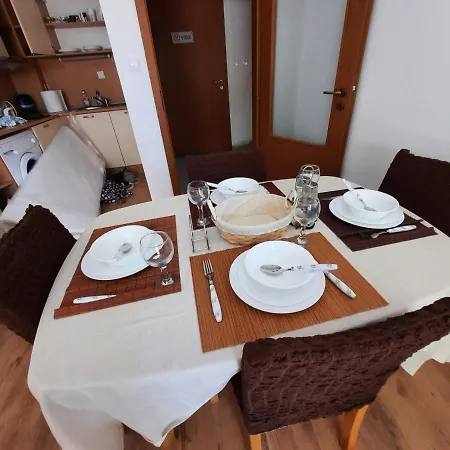 Beutiful Ground Floor Apartment Close To Beach شقة