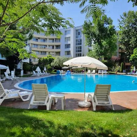 Beutiful Ground Floor Apartment Close To Beach شقة