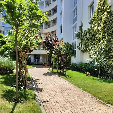 Beutiful Ground Floor Apartment Close To Beach Lägenhet *