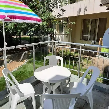 Beutiful Ground Floor Apartment Close To Beach Lägenhet *