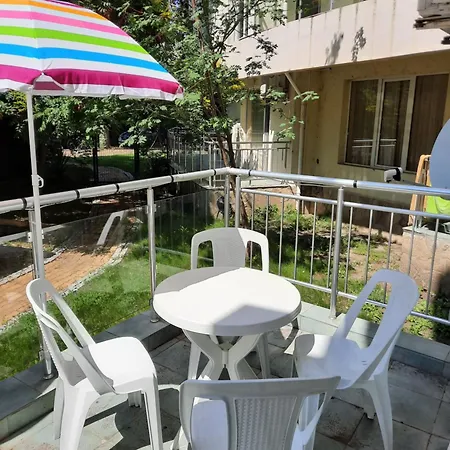 Beutiful Ground Floor Apartment Close To Beach Lägenhet *