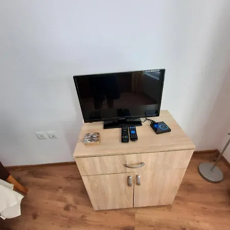 Beutiful Ground Floor Apartment Close To Beach Lägenhet *